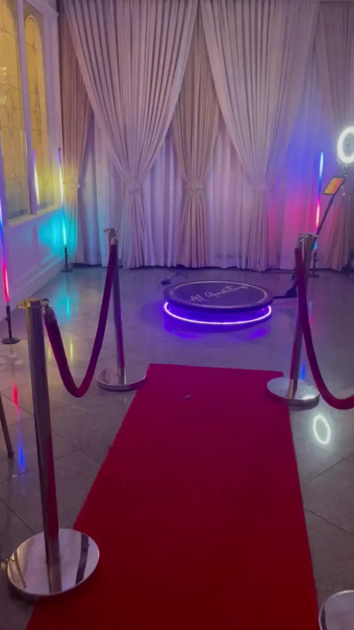 A 360 video booth platform ready for guests at an event.